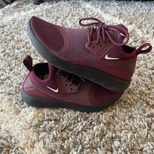 *SOLD* Nike Women’s Lunarcharge Essential Burgundy